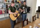 У Херсоні відбулося засідання мовного клубу, де за допомогою пісень вивчали українську мову (відео)